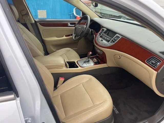 2014 Hyundai Genesis - Image 2 of 3