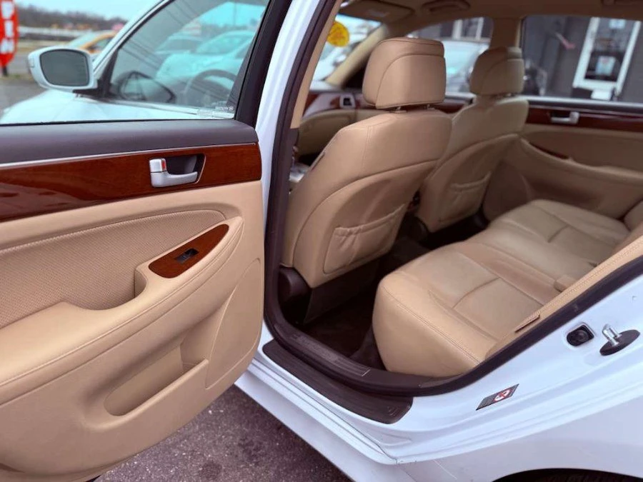 2014 Hyundai Genesis - Image 9 of 12