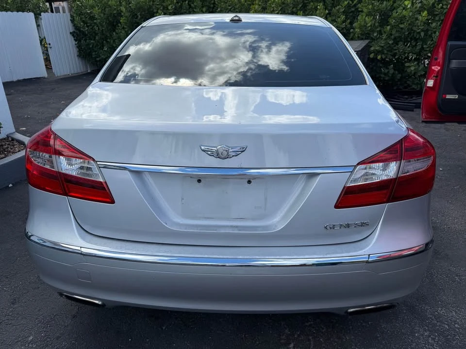 2014 Hyundai Genesis - Image 2 of 4
