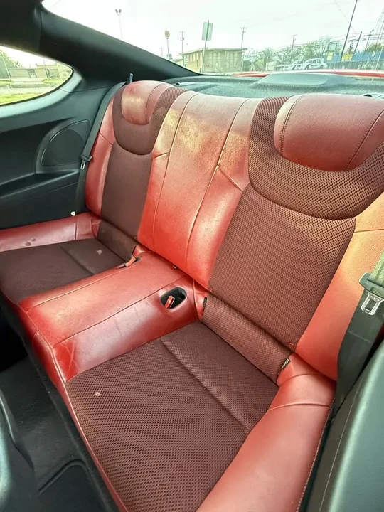 2014 Hyundai Genesis - Image 11 of 15