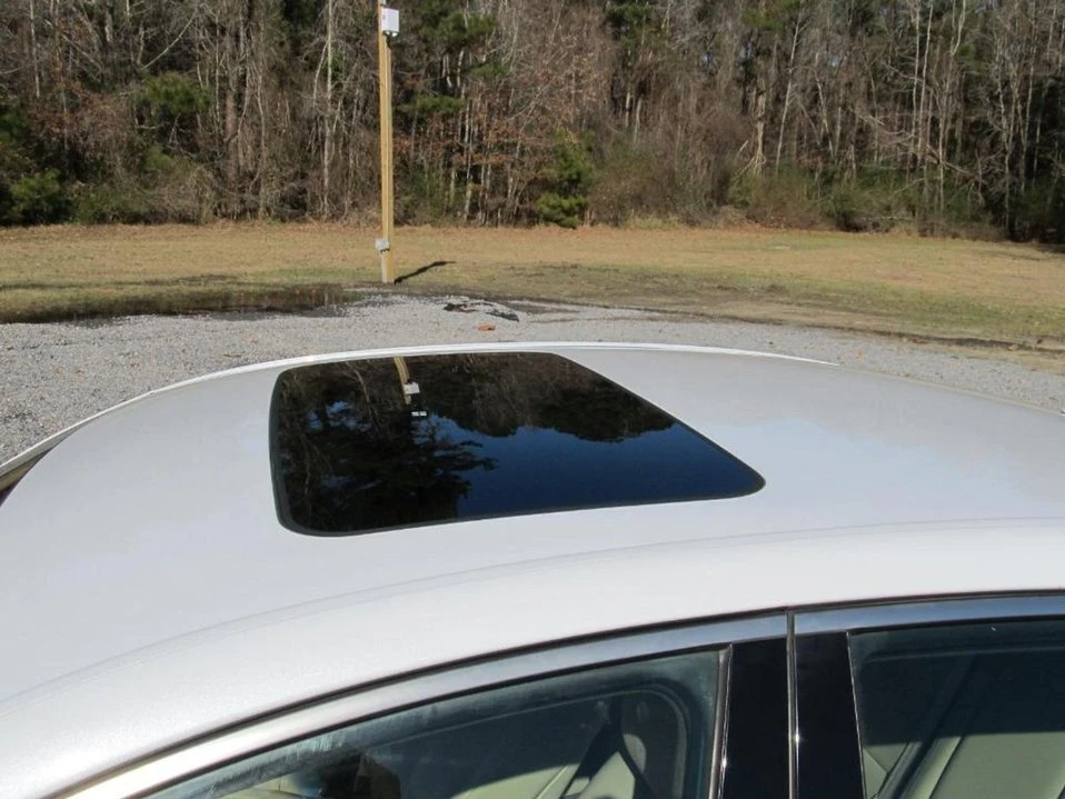 2014 Hyundai Genesis - Image 11 of 20