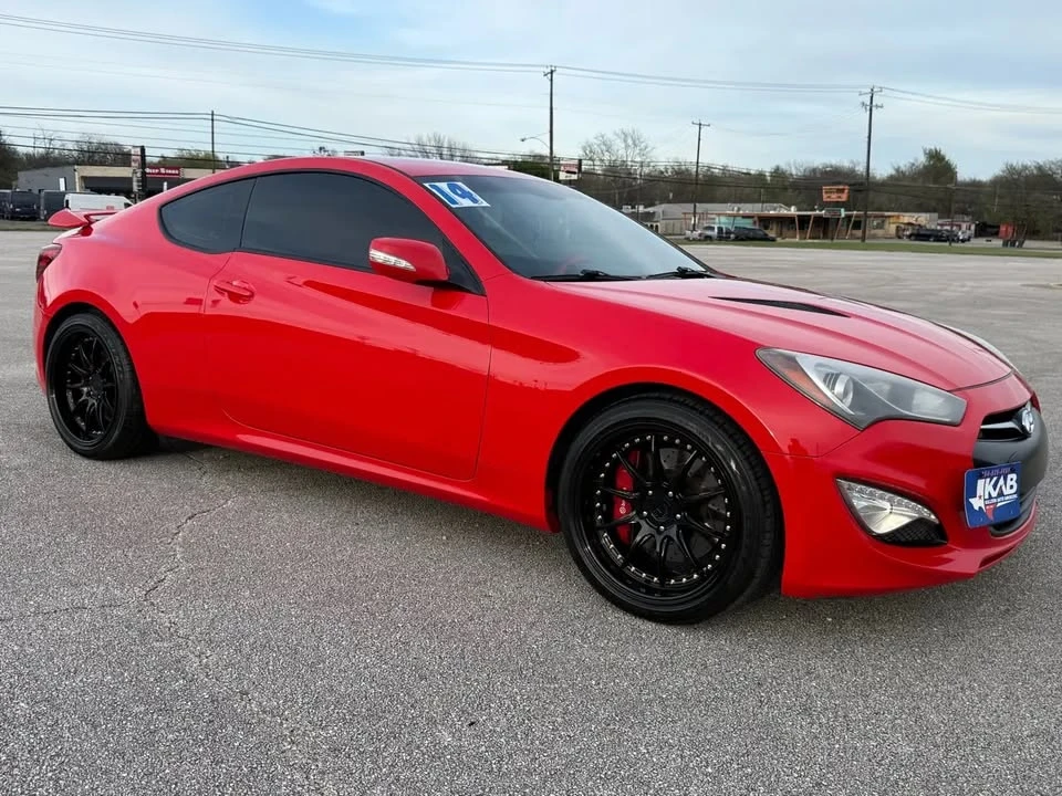 2014 Hyundai Genesis - Image 2 of 15