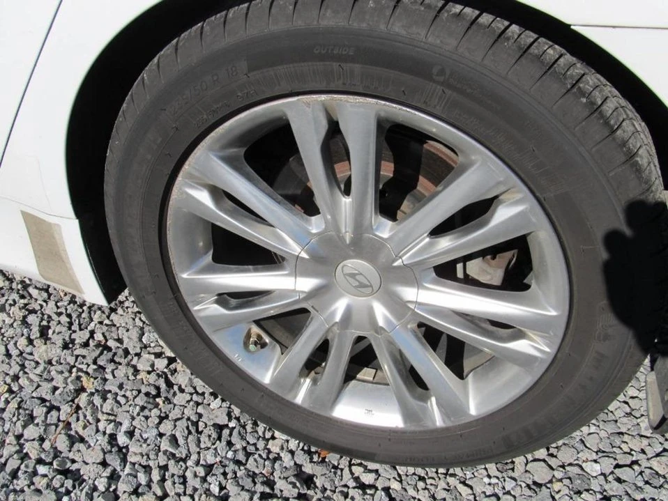 2014 Hyundai Genesis - Image 16 of 20