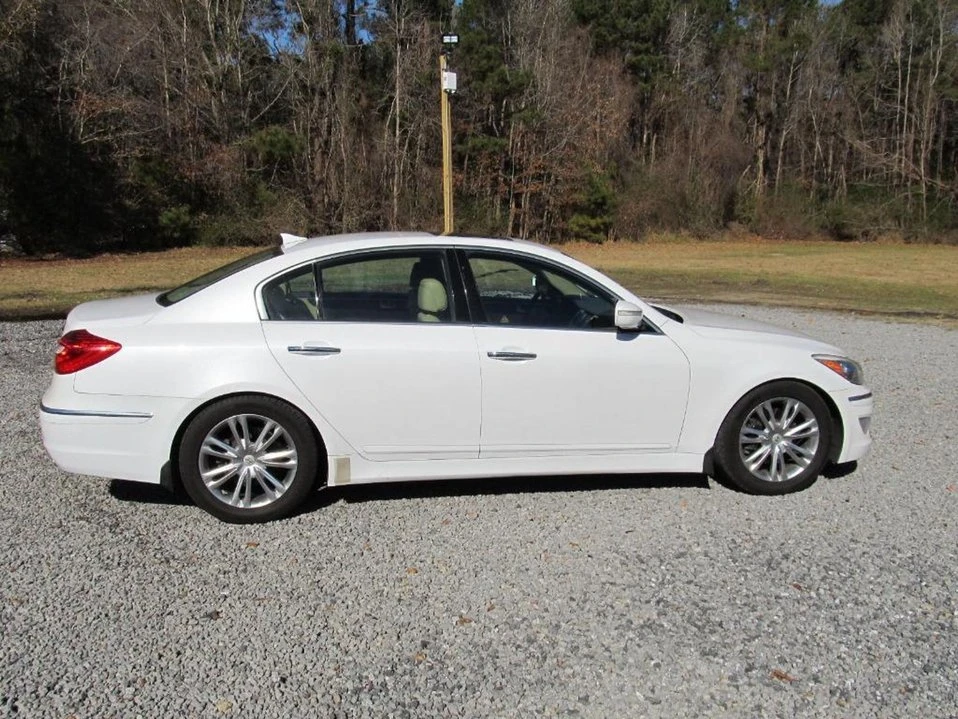 2014 Hyundai Genesis - Image 7 of 20