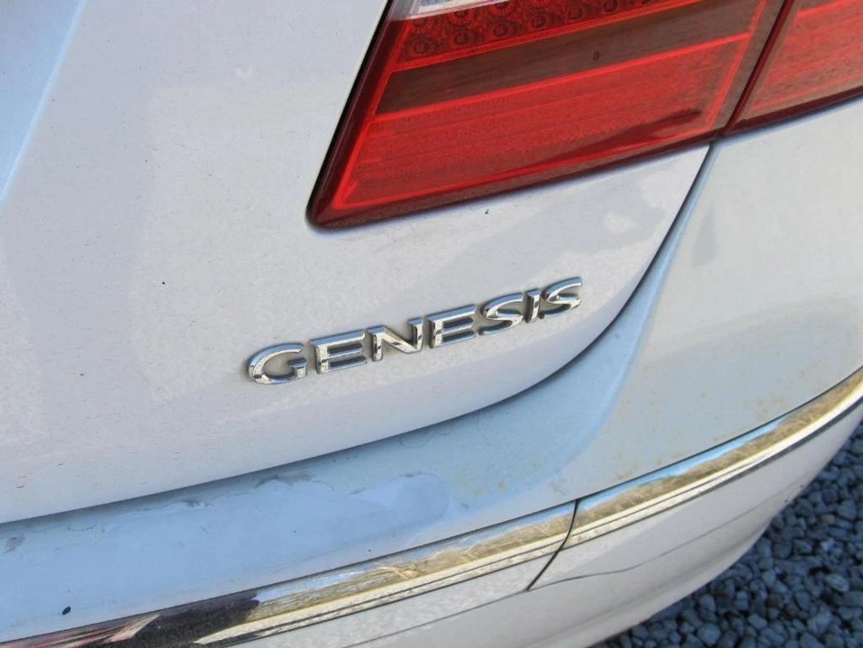 2014 Hyundai Genesis - Image 13 of 20