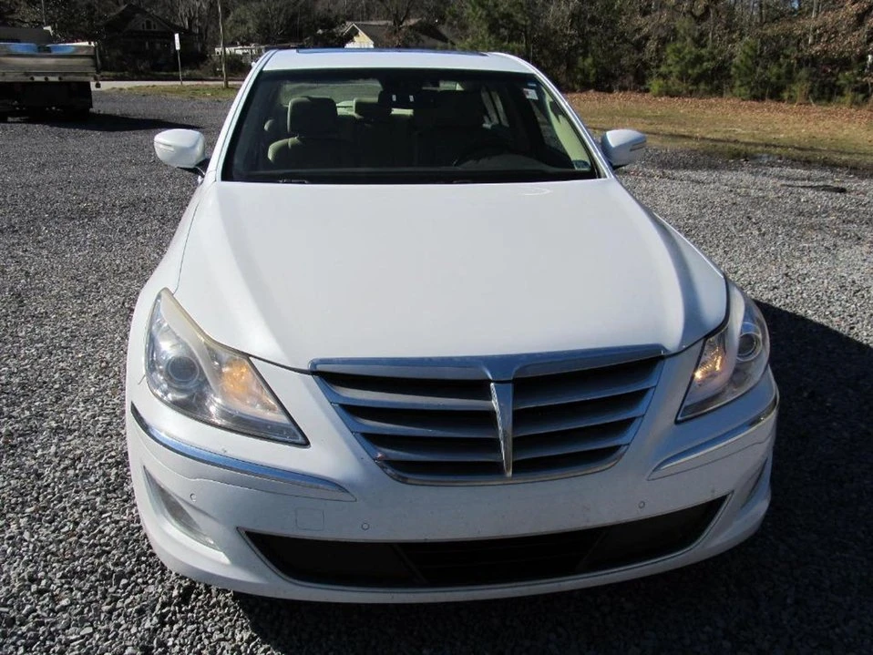 2014 Hyundai Genesis - Image 9 of 20