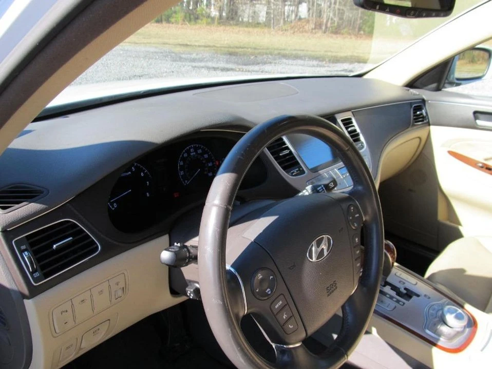 2014 Hyundai Genesis - Image 19 of 20