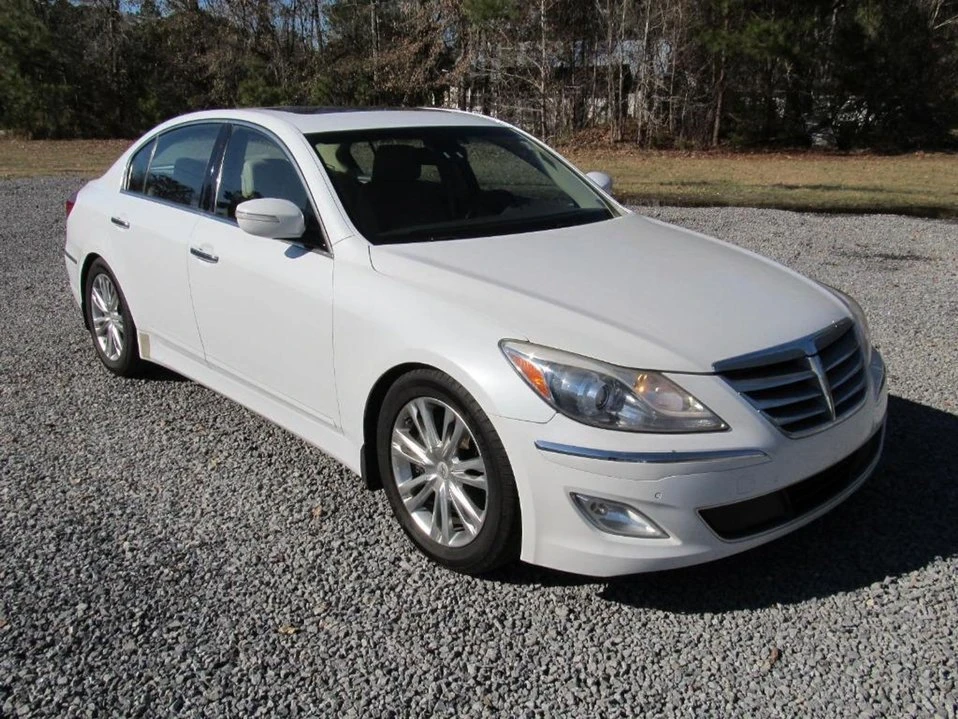 2014 Hyundai Genesis - Image 8 of 20