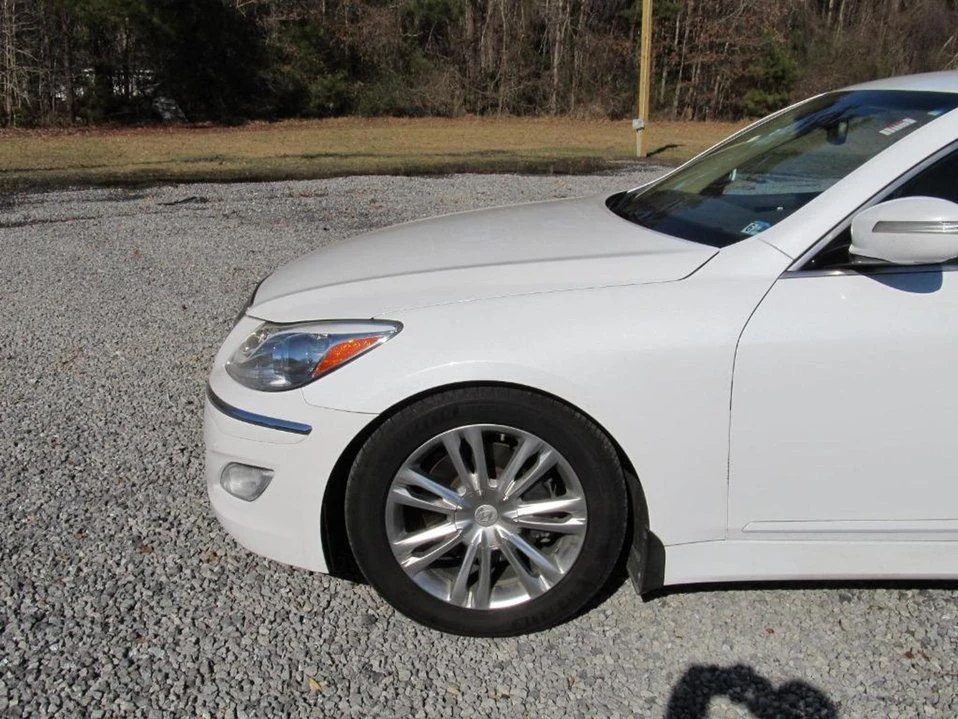 2014 Hyundai Genesis - Image 10 of 20