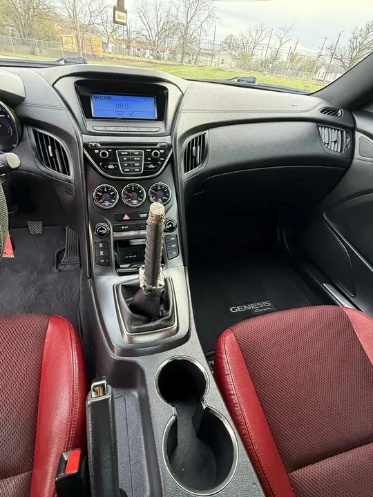 2014 Hyundai Genesis - Image 12 of 15