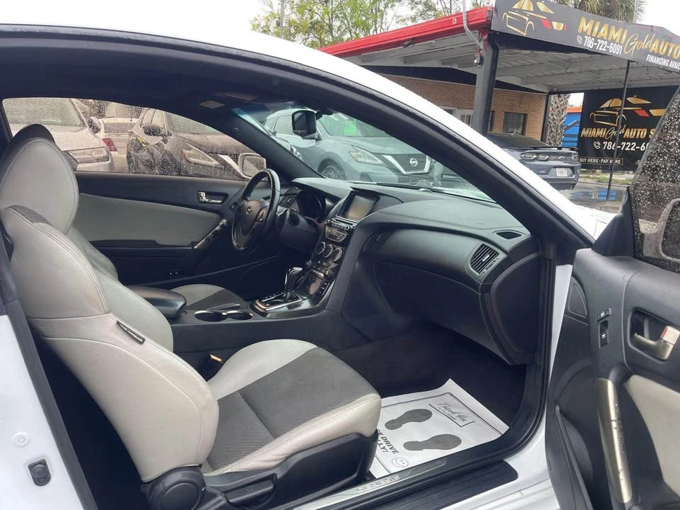 2014 Hyundai Genesis - Image 12 of 12
