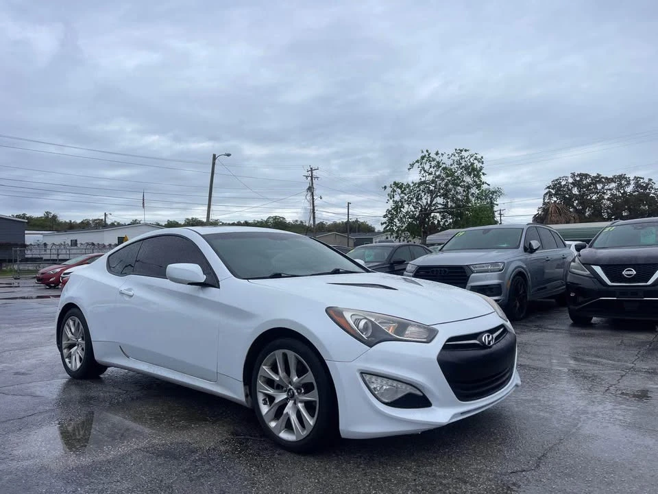 2014 Hyundai Genesis - Image 2 of 12