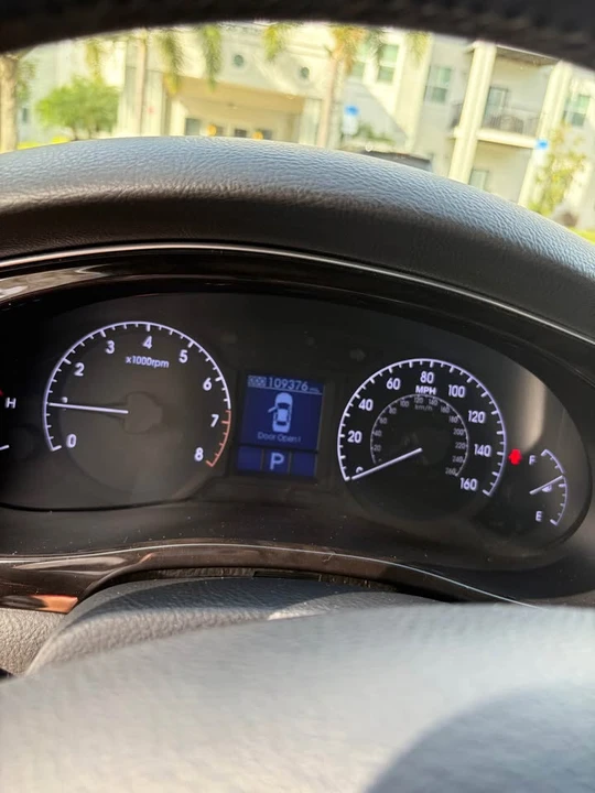 2014 Hyundai Genesis - Image 7 of 8