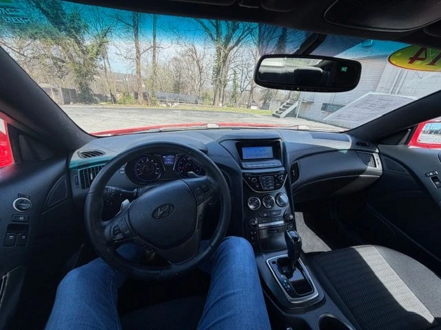 2014 Hyundai Genesis - Image 8 of 9
