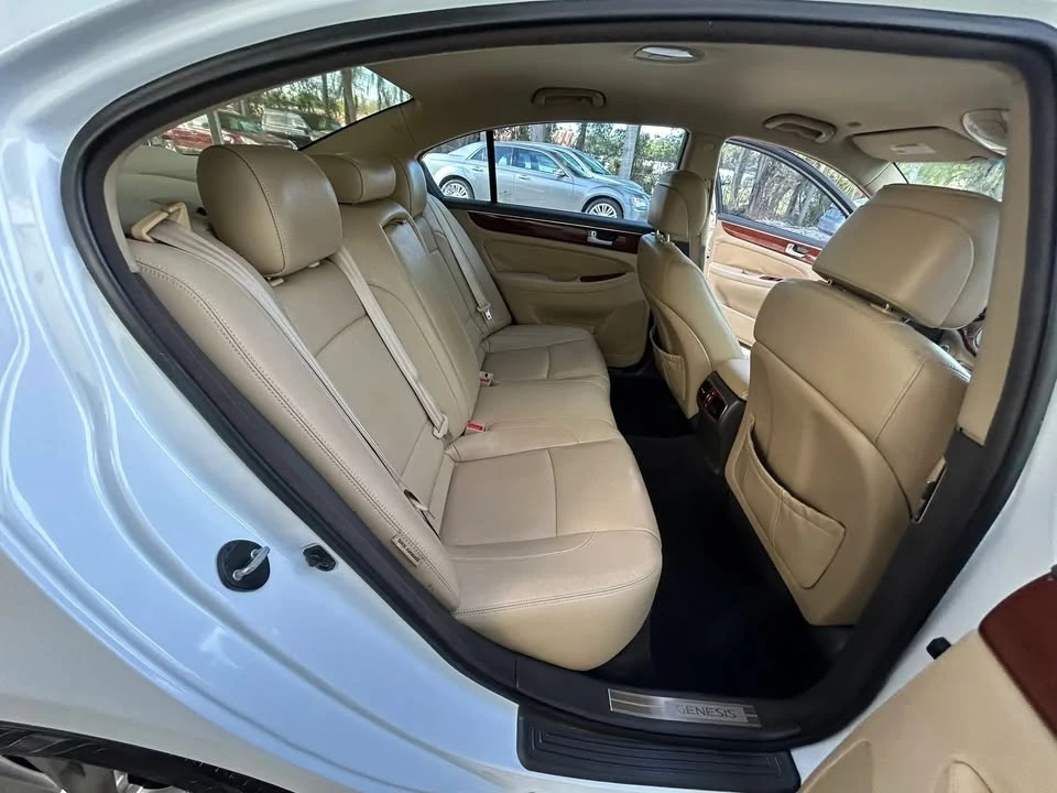 2014 Hyundai Genesis - Image 19 of 20