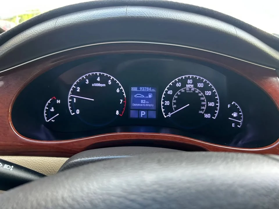 2014 Hyundai Genesis - Image 11 of 20