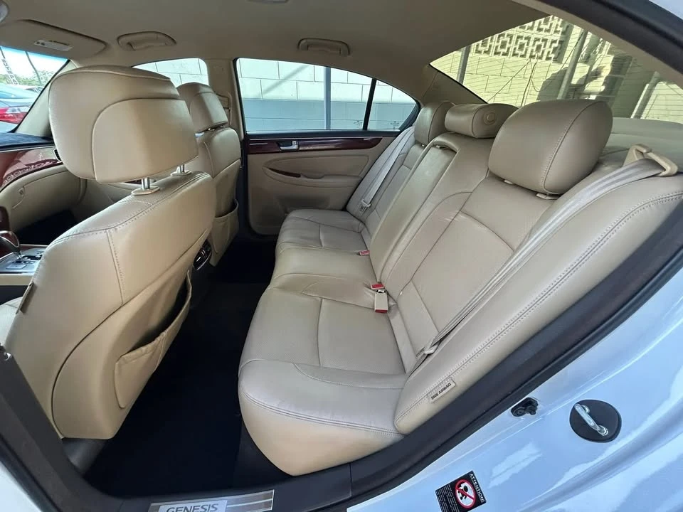 2014 Hyundai Genesis - Image 16 of 20