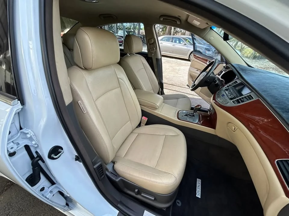 2014 Hyundai Genesis - Image 18 of 20