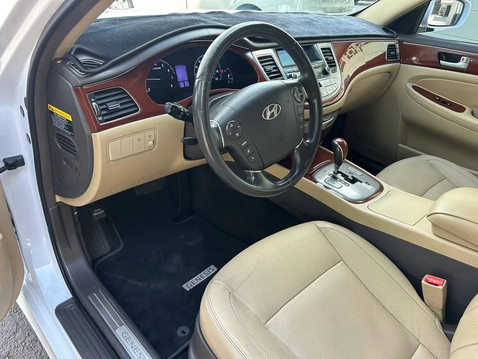 2014 Hyundai Genesis - Image 14 of 20