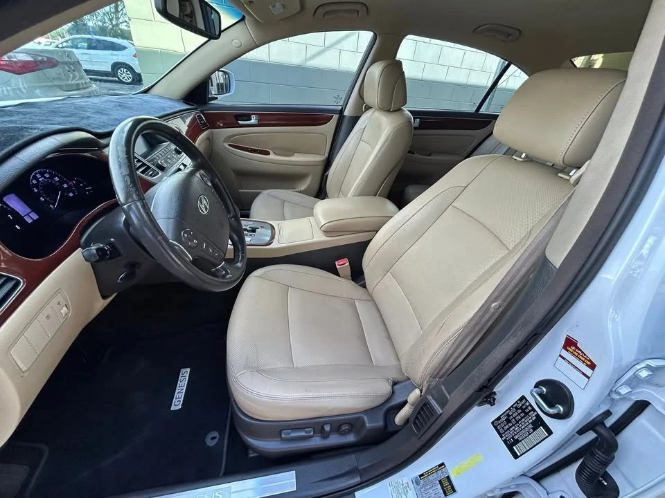 2014 Hyundai Genesis - Image 15 of 20