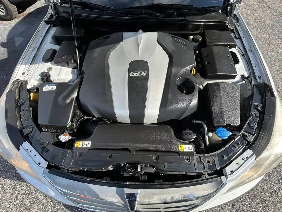 2014 Hyundai Genesis - Image 10 of 20