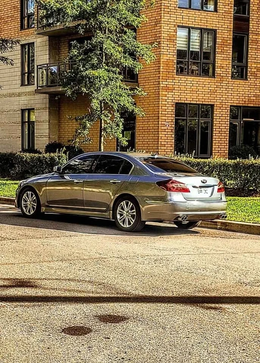 2014 Hyundai Genesis - Image 3 of 4