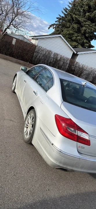 2014 Hyundai Genesis - Image 5 of 11