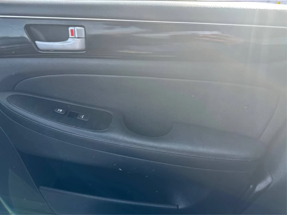 2014 Hyundai Genesis - Image 9 of 20
