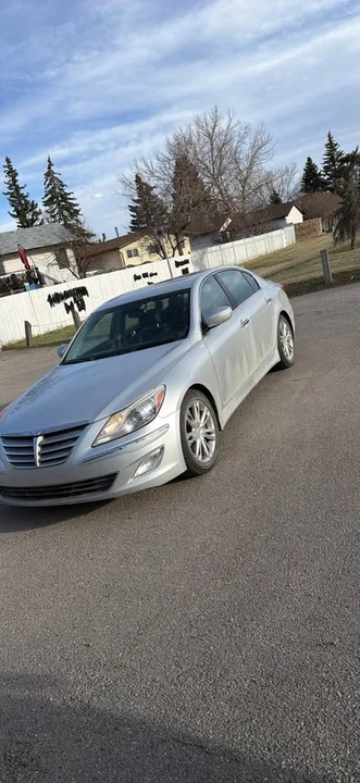 2014 Hyundai Genesis - Image 2 of 11
