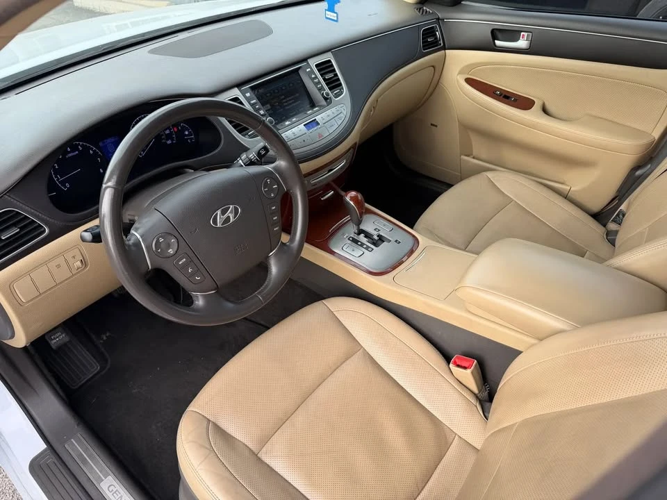 2014 Hyundai Genesis - Image 11 of 20