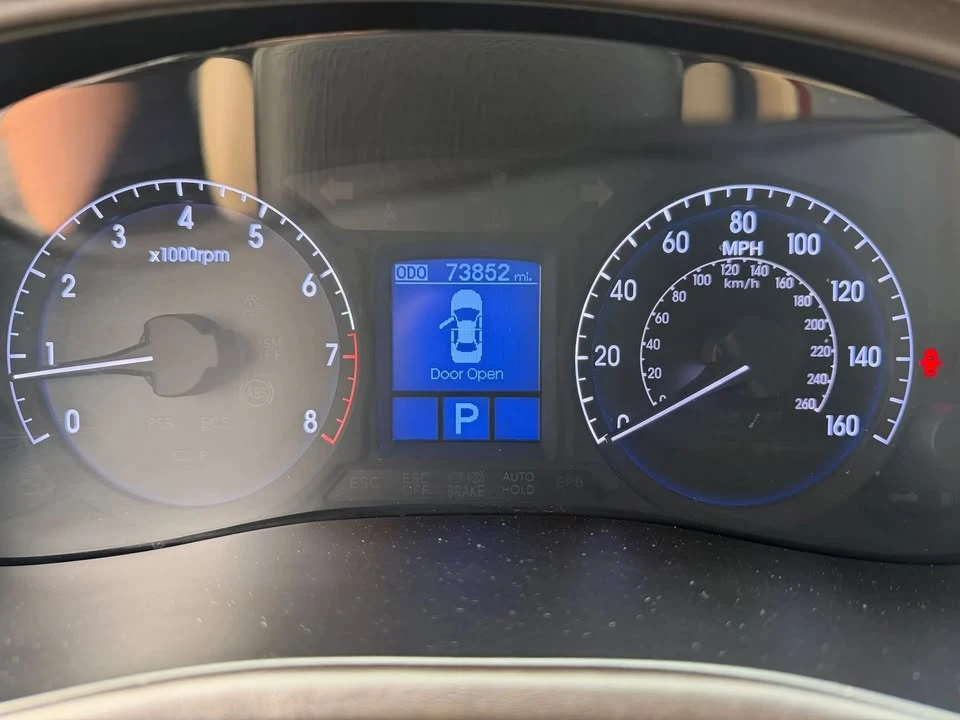 2014 Hyundai Genesis - Image 16 of 20