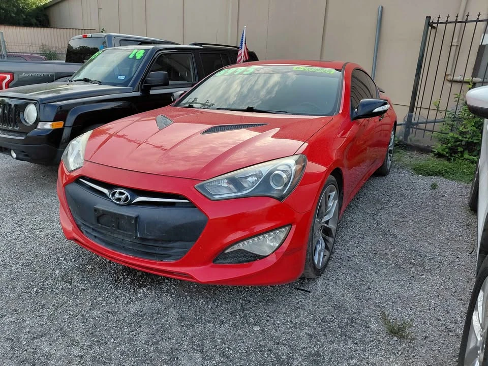 2014 Hyundai Genesis - Image 2 of 5