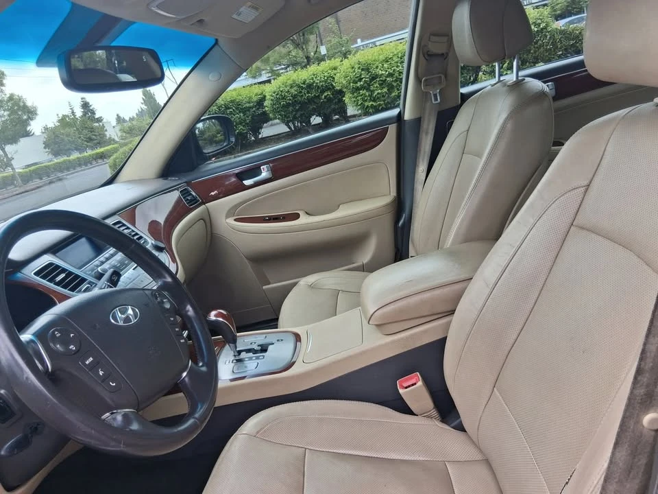 2014 Hyundai Genesis - Image 10 of 13