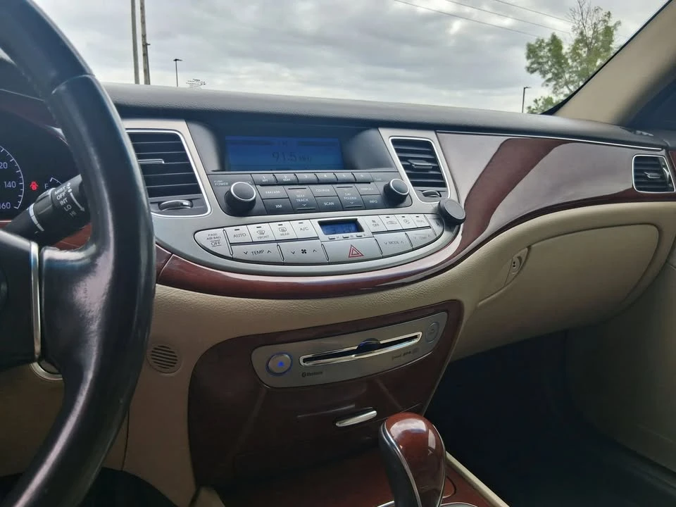 2014 Hyundai Genesis - Image 12 of 13
