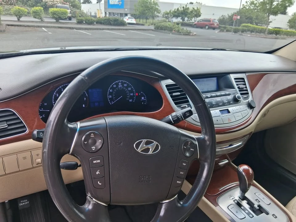 2014 Hyundai Genesis - Image 9 of 13