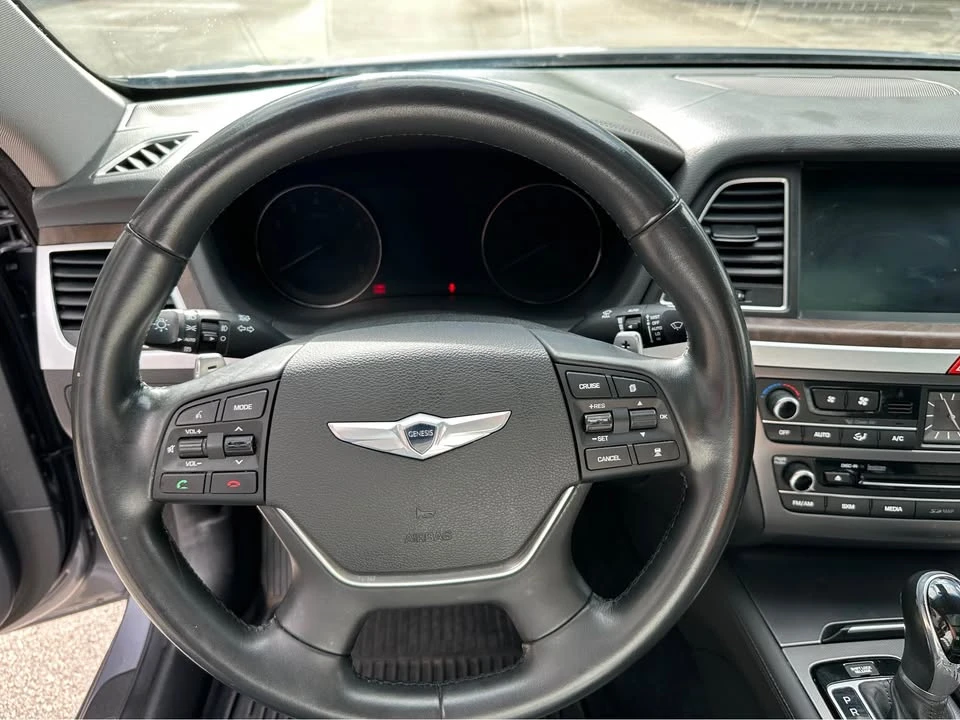 2014 Hyundai Genesis - Image 12 of 18