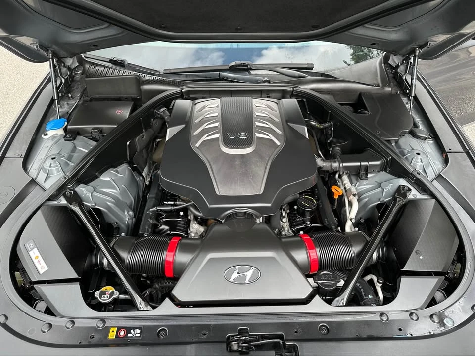 2014 Hyundai Genesis - Image 14 of 18