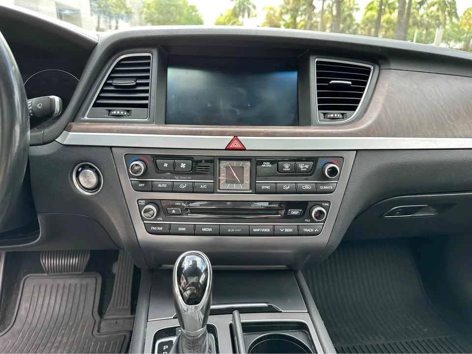 2014 Hyundai Genesis - Image 11 of 18
