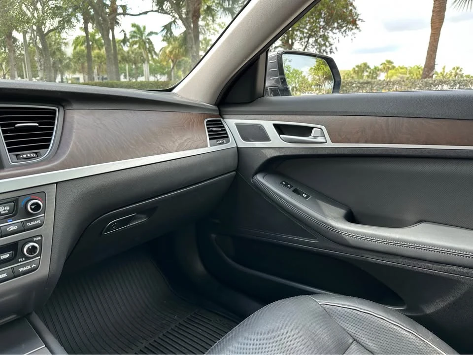 2014 Hyundai Genesis - Image 9 of 18