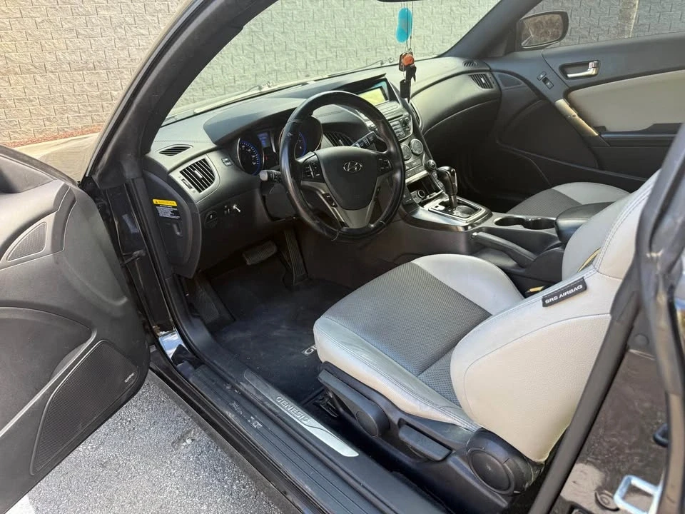 2014 Hyundai Genesis Coupe - Image 11 of 12