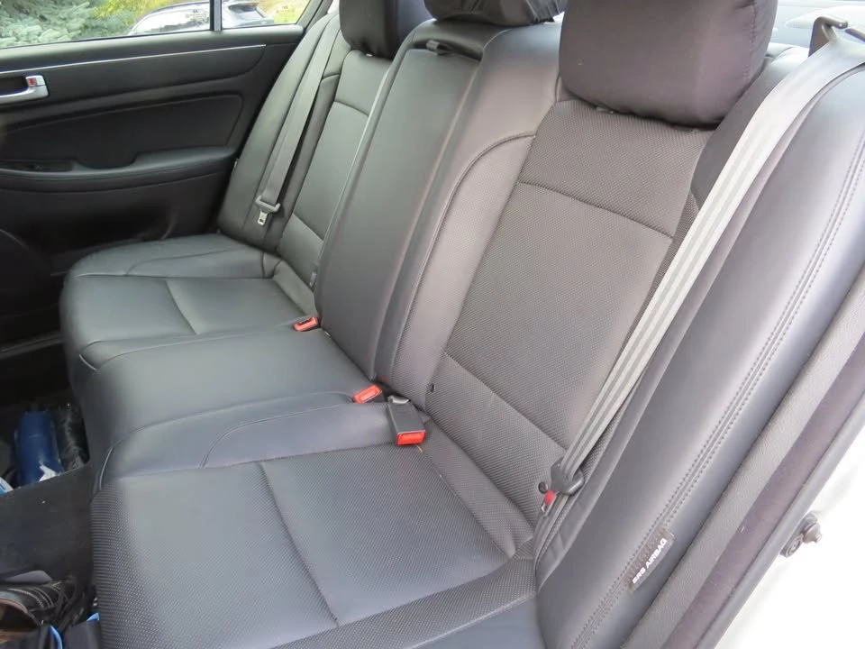 2014 Hyundai Genesis - Image 10 of 17