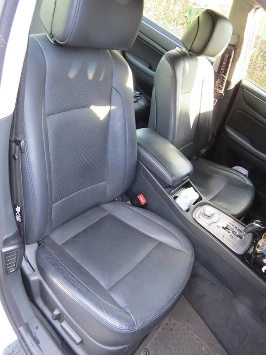 2014 Hyundai Genesis - Image 9 of 17