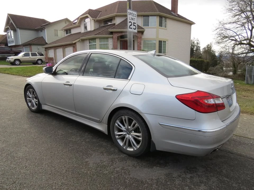 2014 Hyundai Genesis - Image 6 of 17