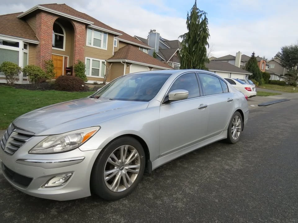 2014 Hyundai Genesis - Image 2 of 17