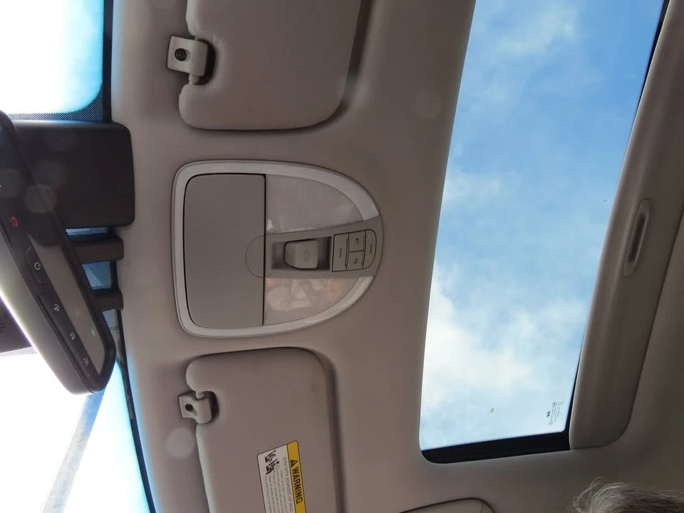 2014 Hyundai Genesis - Image 16 of 17