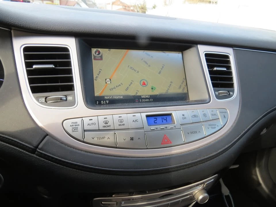 2014 Hyundai Genesis - Image 15 of 17