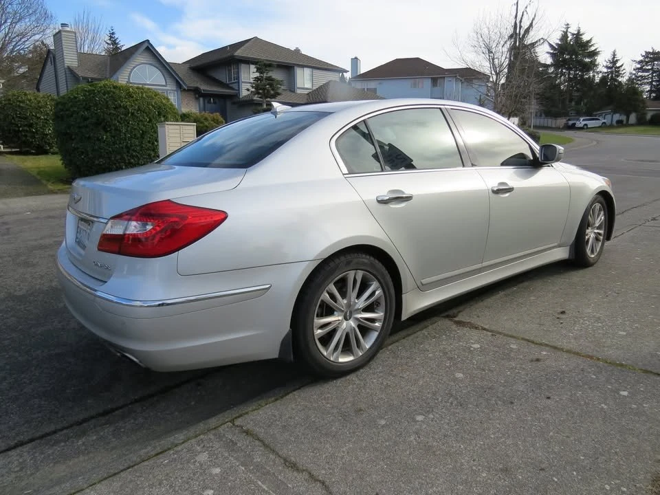 2014 Hyundai Genesis - Image 5 of 17