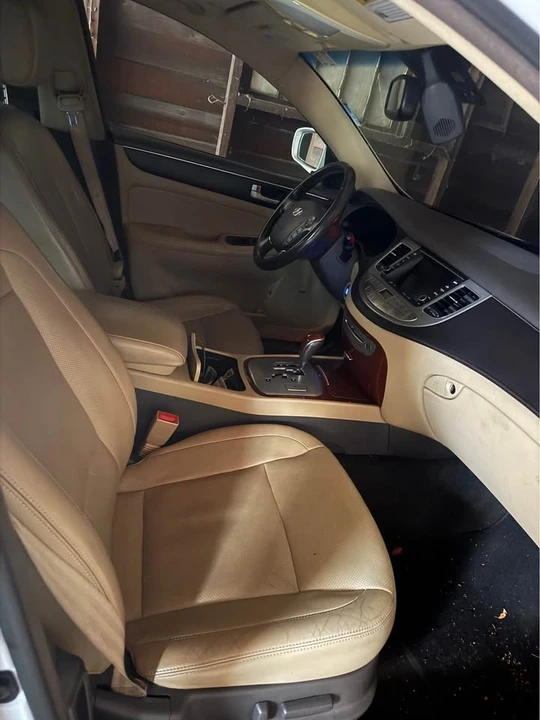 2014 Hyundai Genesis - Image 5 of 6