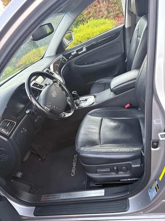 2014 Hyundai Genesis - Image 18 of 20