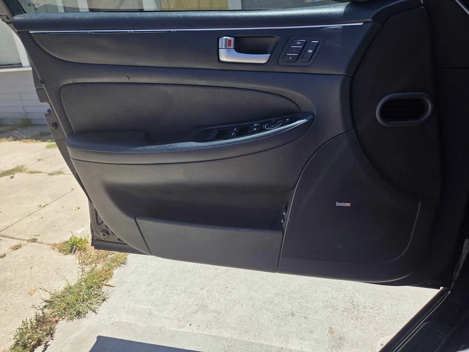 2014 Hyundai Genesis - Image 12 of 17
